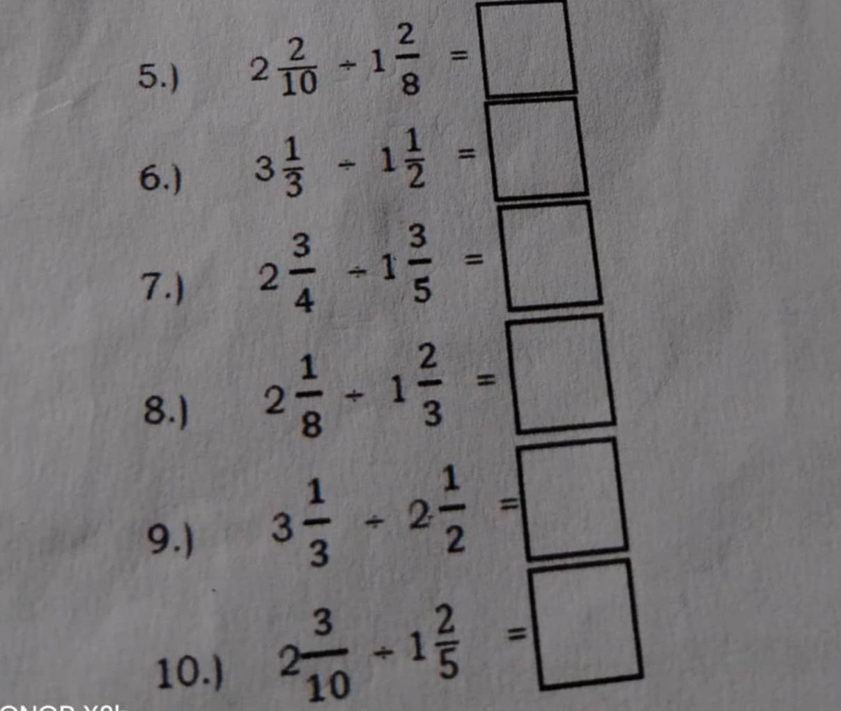 5.)
2 2/10 / 1 2/8 =□
6.)
3 1/3 -1 1/2 =□
7.)
2 3/4 -1 3/5 =□
8.)
2 1/8 / 1 2/3 =□
9.)
3 1/3 -2 1/2 =□
10.)
2 3/10 +1 2/5 =□