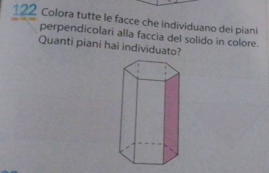 122 Colora tutte le facce che individuano dei piani 
perpendicolari alla faccia del solido in colore. 
Quanti piani hai individuato?