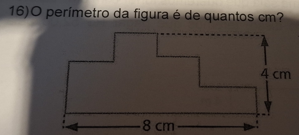 16)O perímetro da figura é de quantos cm?