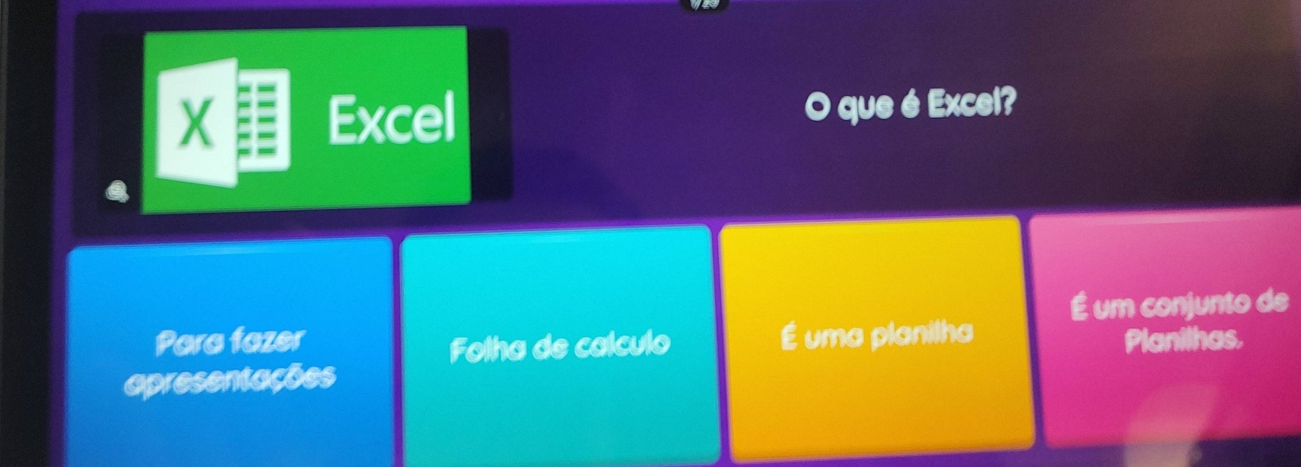 Excel O que é Excel?
É um conjunto de
Para fazer Folha de calculo É uma planilha
Planilhas,
apresentações