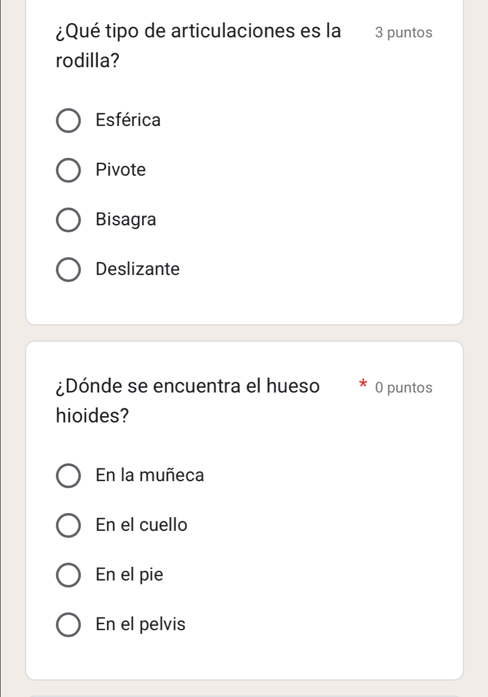 ¿Qué tipo de articulaciones es la 3 puntos
rodilla?
Esférica
Pivote
Bisagra
Deslizante
¿Dónde se encuentra el hueso 0 puntos
hioides?
En la muñeca
En el cuello
En el pie
En el pelvis