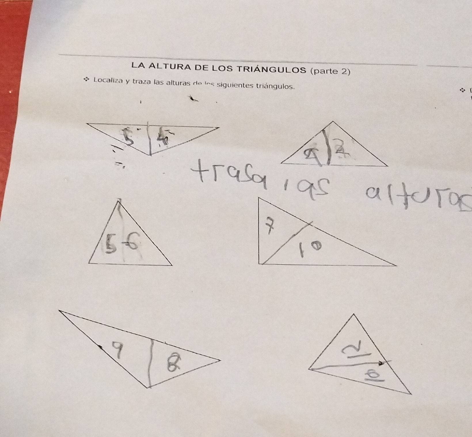 LA ALTURA DE LOS TRIÁNGULOS (parte 2) 
Localiza y traza las alturas de los siguientes triángulos.