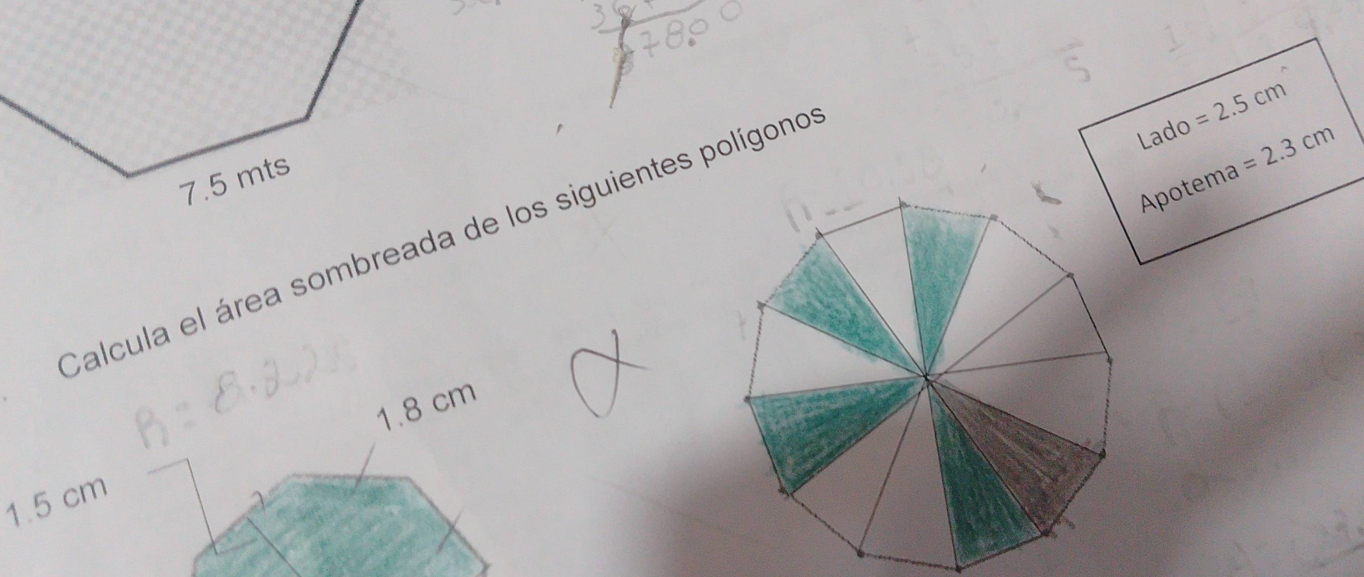 Calcula el área sombreada de los siguientes polígono
1.8 cm
1.5 cm