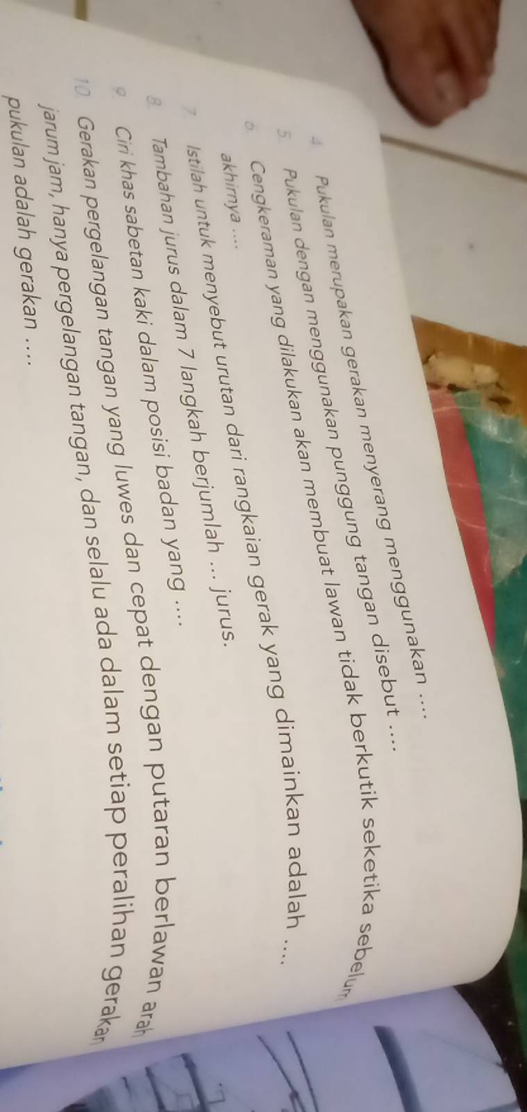 Pukulan merupakan gerakan menyerang menggunakan ... 
5 Pukulan dengan menggunakan punggung tangan disebut ... 
Cengkeraman yang dilakukan akan membuat lawan tidak berkutik seketika sebelum 
7 Istilah untuk menyebut urutan dari rangkaian gerak yang dimainkan adalah ... 
akhirnya .... 
8. Tambahan jurus dalam 7 langkah berjumlah ... jurus. 
Ciri khas sabetan kaki dalam posisi badan yang .... 
10 Gerakan pergelangan tangan yang luwes dan cepat dengan putaran berlawan arah 
jarum jam, hanya pergelangan tangan, dan selalu ada dalam setiap peralihan geraka 
pukulan adalah gerakan ....