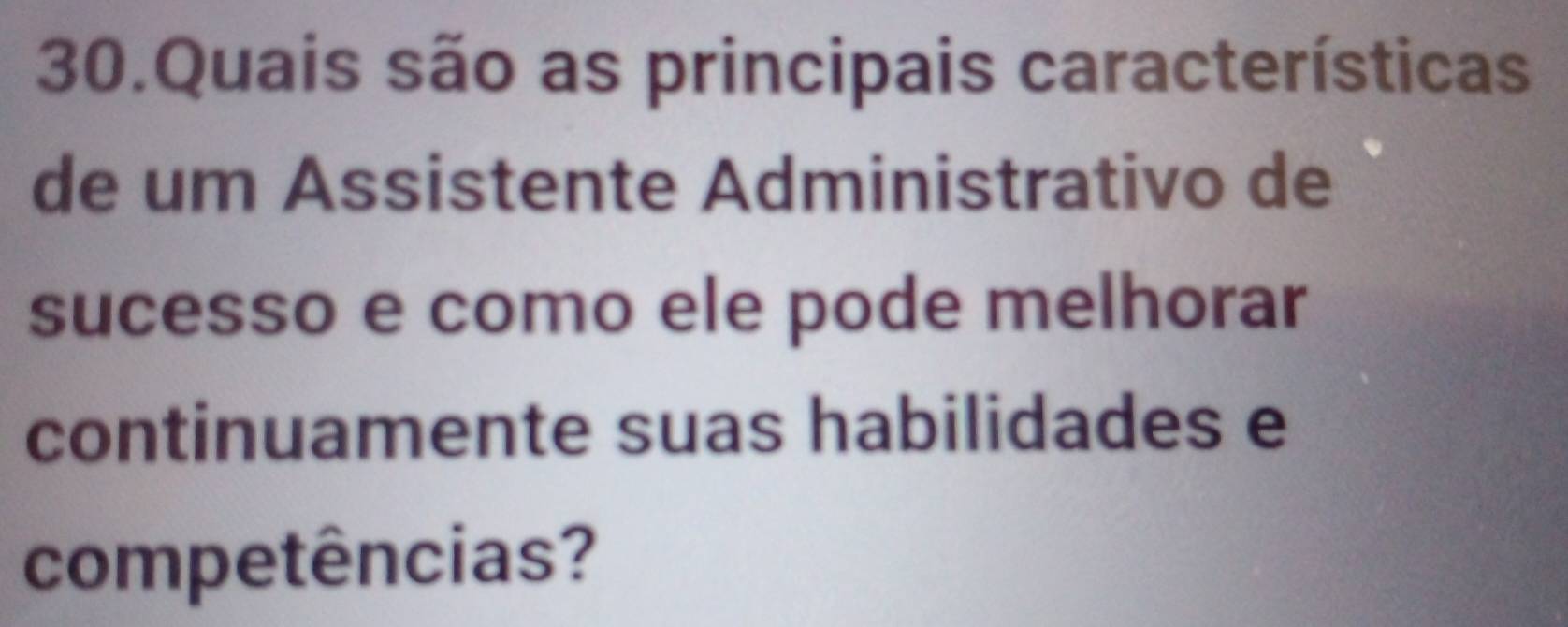 Quais são as principais características 
de um Assistente Administrativo de 
sucesso e como ele pode melhorar 
continuamente suas habilidades e 
competências?