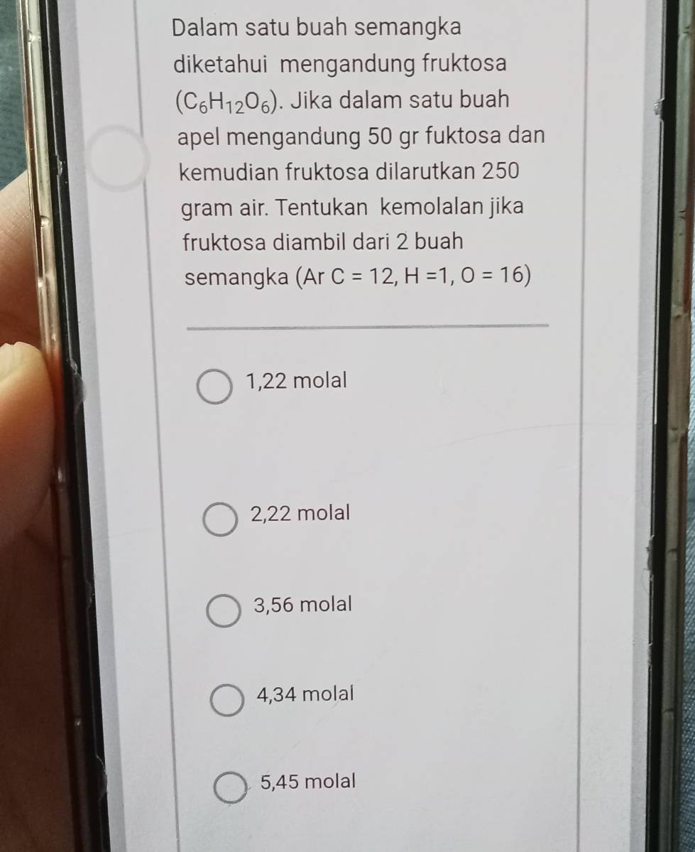 Dalam satu buah semangka
diketahui mengandung fruktosa
(C_6H_12O_6). Jika dalam satu buah
apel mengandung 50 gr fuktosa dan
kemudian fruktosa dilarutkan 250
gram air. Tentukan kemolalan jika
fruktosa diambil dari 2 buah
semangka (Ar C=12, H=1,O=16)
1, 22 molal
2, 22 molal
3, 56 molal
4, 34 molal
5, 45 molal