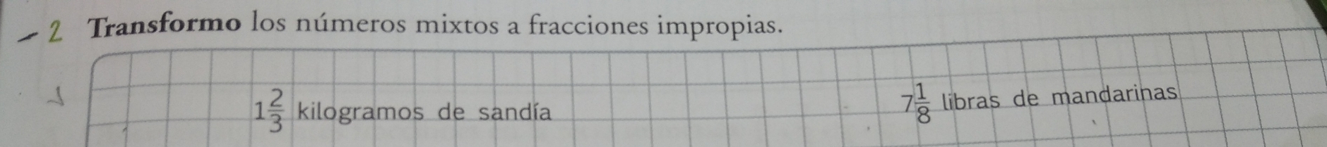 Transformo los números mixtos a fracciones impropias.
1 2/3  kilogramos de sandía
7 1/8  libras de mandarinas