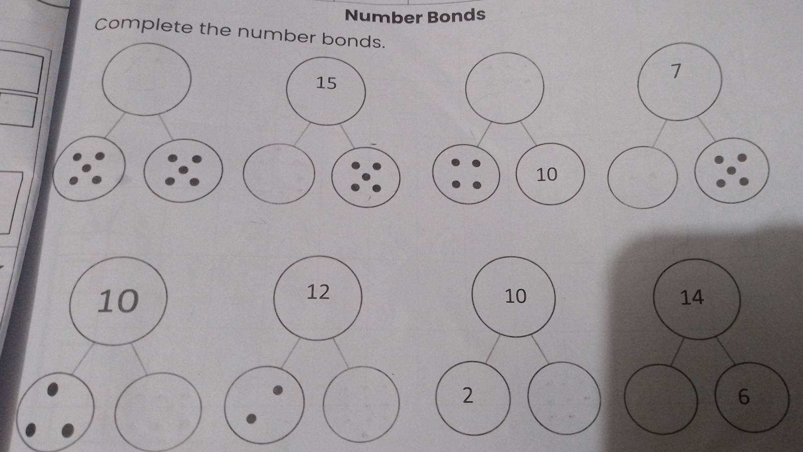 Number Bonds 
Complete the number bonds.