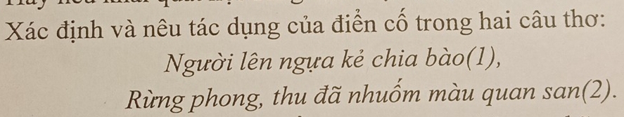 Xác định và nêu tác dụng của điển cổ trong hai câu thơ: 
Người lên ngựa kẻ chia bào(1), 
Rừng phong, thu đã nhuốm màu quan san(2).