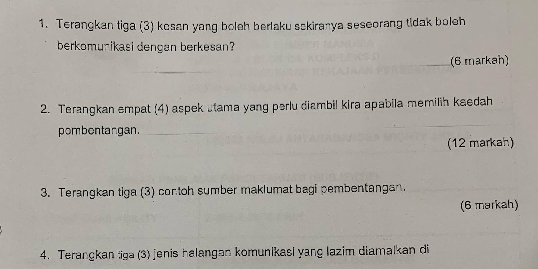 Terangkan tiga (3) kesan yang boleh berlaku sekiranya seseorang tidak boleh 
berkomunikasi dengan berkesan? 
_(6 markah) 
2. Terangkan empat (4) aspek utama yang perlu diambil kira apabila memilih kaedah 
pembentangan. 
(12 markah) 
3. Terangkan tiga (3) contoh sumber maklumat bagi pembentangan. 
(6 markah) 
4. Terangkan tiga (3) jenis halangan komunikasi yang lazim diamalkan di