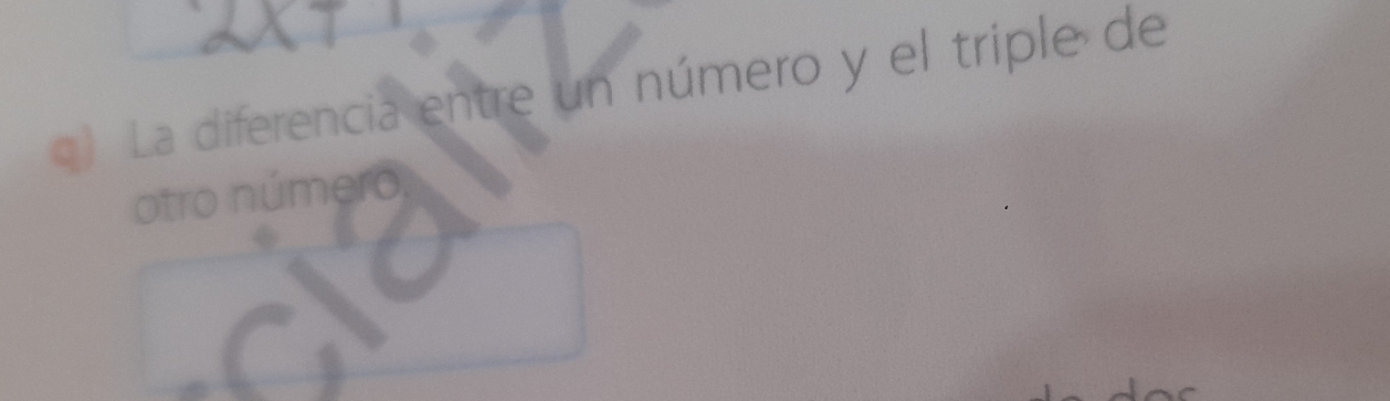 La diferencia entre un número y el triple de 
otro número,