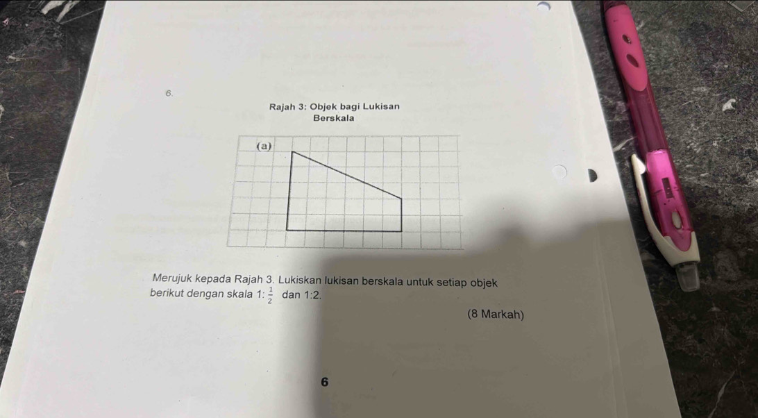 Rajah 3: Objek bagi Lukisan 
Berskala 
(a) 
Merujuk kepada Rajah 3. Lukiskan lukisan berskala untuk setiap objek 
berikut dengan skala 1: 1/2  dan 1:2. 
(8 Markah) 
6