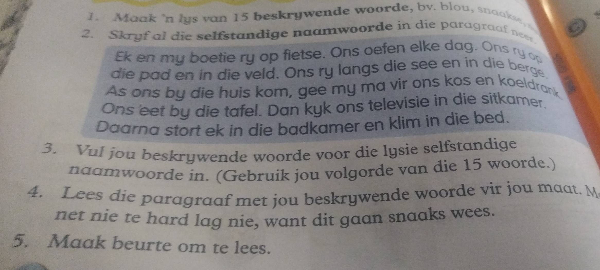 Solved: Maak ’n lys van 15 beskrywende woorde, bv. blou, snaakse, a 2 ...