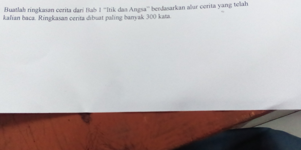 Buatlah ringkasan cerita dari Bab 1 “Itik dan Angsa” berdasarkan alur cerita yang telah 
kalian baca. Ringkasan cerita dibuat paling banyak 300 kata.