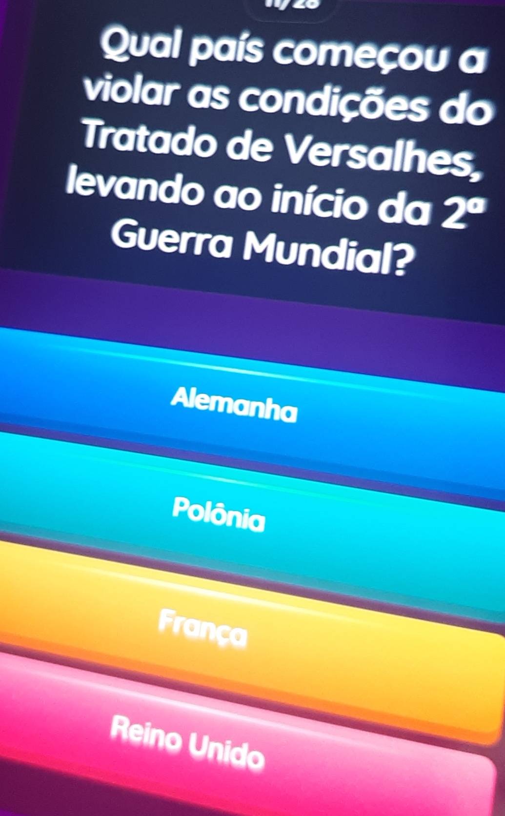 Qual país começou a
violar as condições do
Tratado de Versalhes,
levando ao início da 2°
Guerra Mundial?
Alemanha
Polônia
França
Reino Unido