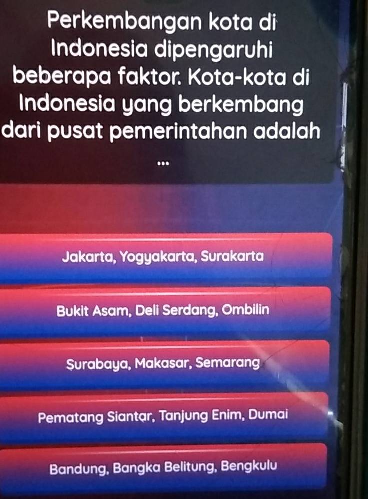 Perkembangan kota di
Indonesia dipengaruhi
beberapa faktor. Kota-kota di
Indonesia yang berkembang
dari pusat pemerintahan adalah
Jakarta, Yogyakarta, Surakarta
Bukit Asam, Deli Serdang, Ombilin
Surabaya, Makasar, Semarang
Pematang Siantạr, Tanjung Enim, Dumai
Bandung, Bangka Belitung, Bengkulu