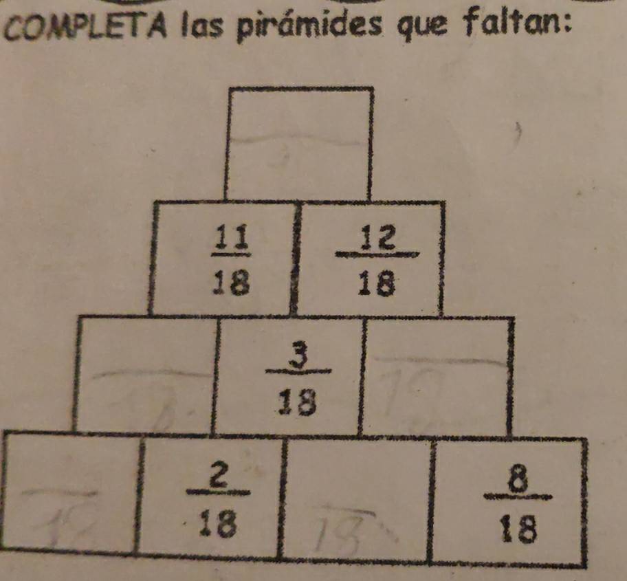 COMPLETA las pirámides que faltan: