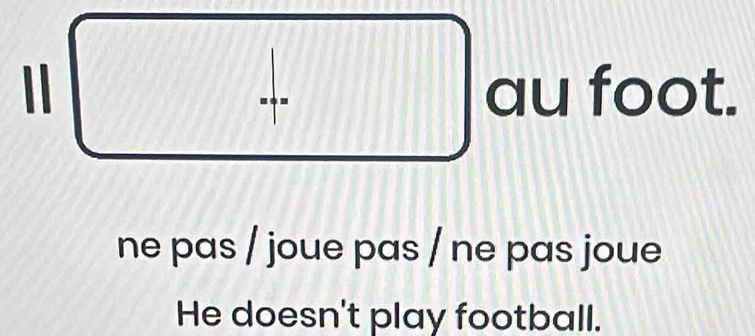 au foot. 
ne pas / joue pas / ne pas joue 
He doesn't play football.