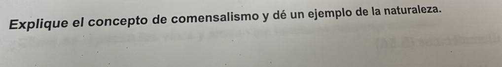 Explique el concepto de comensalismo y dé un ejemplo de la naturaleza.