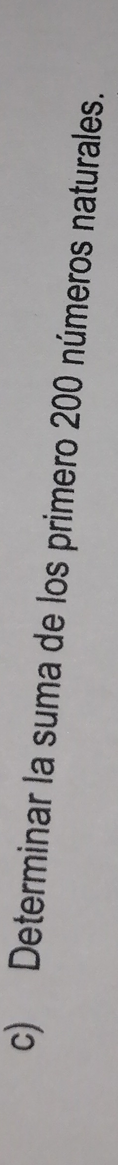 Determinar la suma de los primero 200 números naturales.