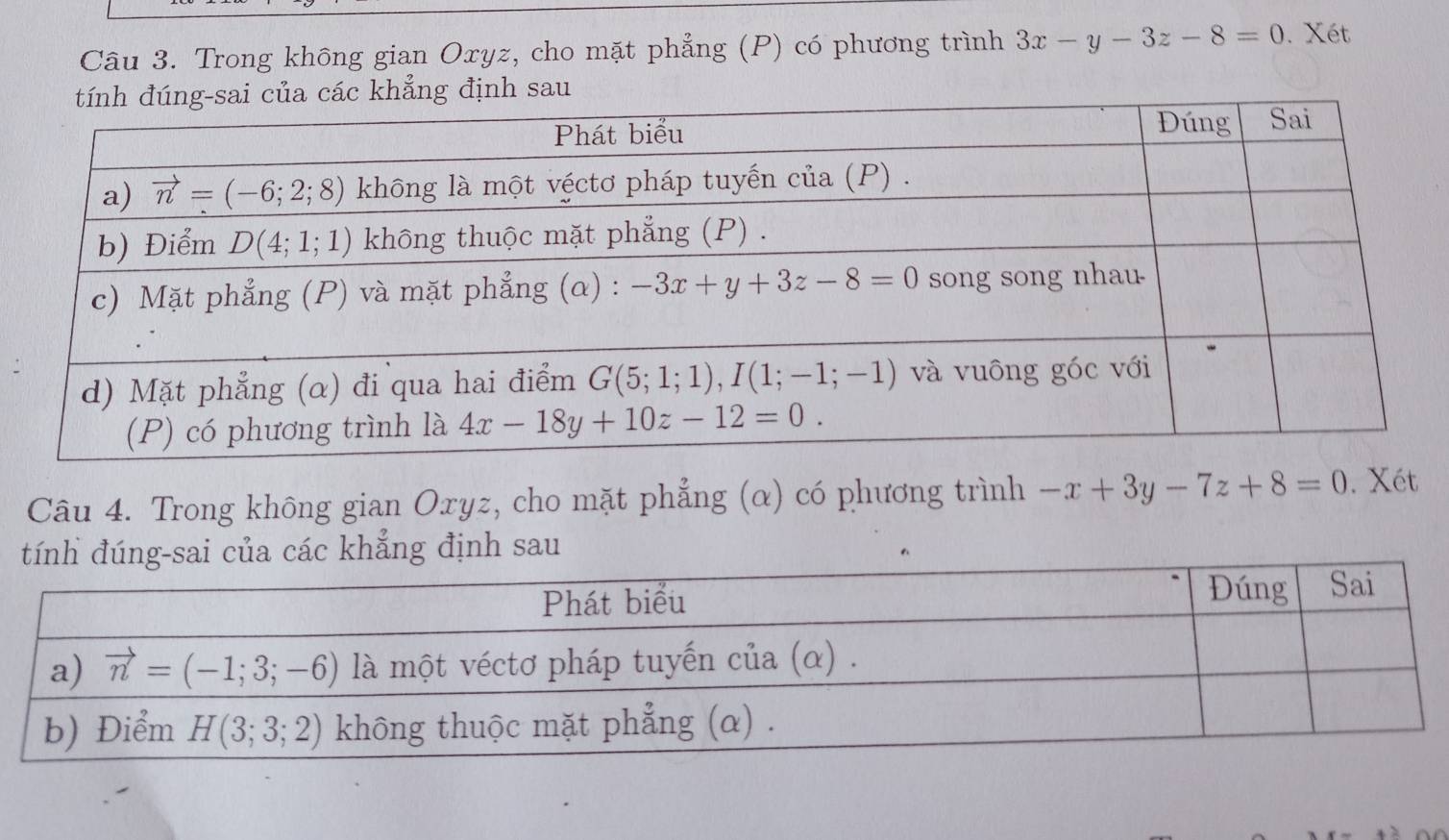 Trong không gian Oxyz, cho mặt phẳng (P) có phương trình 3x-y-3z-8=0. Xét
g định sau
Câu 4. Trong không gian Oxyz, cho mặt phẳng (α) có phương trình -x+3y-7z+8=0. Xét
định sau