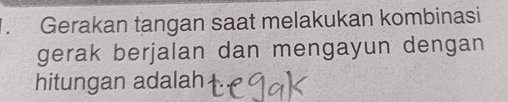 、 Gerakan tangan saat melakukan kombinasi 
gerak berjalan dan mengayun dengan 
hitungan adalah