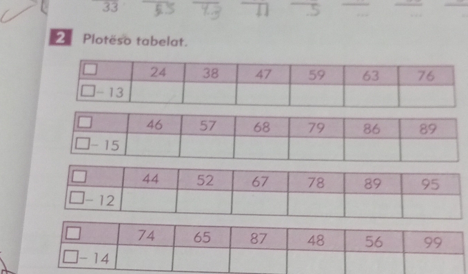 33 
.5 

Plotëso tabelat.