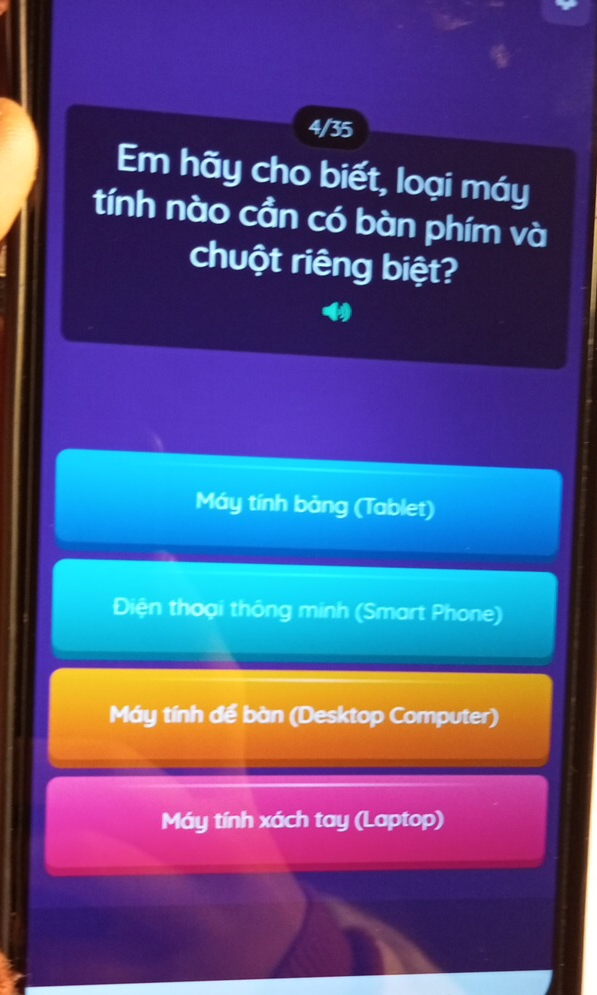 4/35
Em hãy cho biết, loại máy
tính nào cần có bàn phím và
chuột riêng biệt?
Máy tính bảng (Tablet)
Điện thoại thông minh (Smart Phone)
Máy tính để bàn (Desktop Computer)
Máy tính xách tay (Laptop)