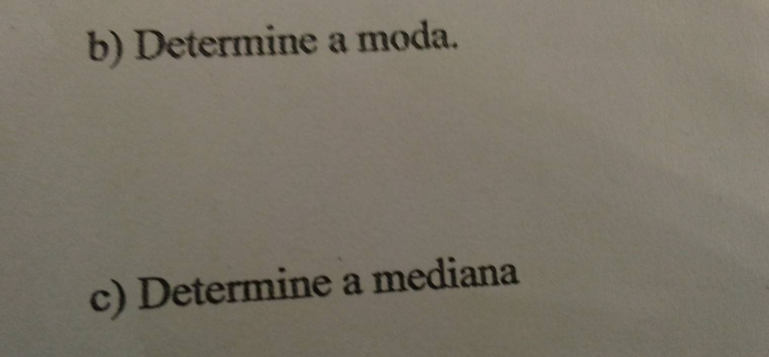 Determine a moda. 
c) Determine a mediana