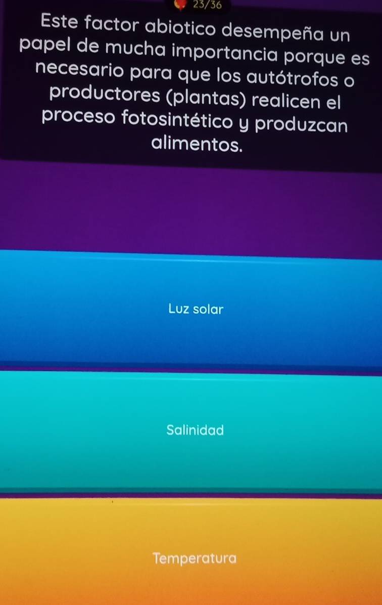 23/36
Este factor abiotico desempeña un
papel de mucha importancia porque es
necesario para que los autótrofos o
productores (plantas) realicen el
proceso fotosintético y produzcan
alimentos.
Luz solar
Salinidad
Temperatura