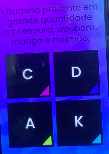 Vitamina presente em 
grande quantidade 
na cenoura, abóbora, 
manga e mamão.