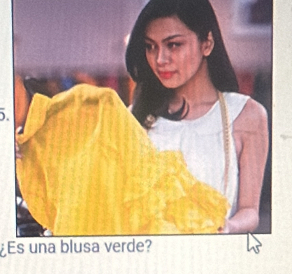 ). 
¿Es una blusa verde?