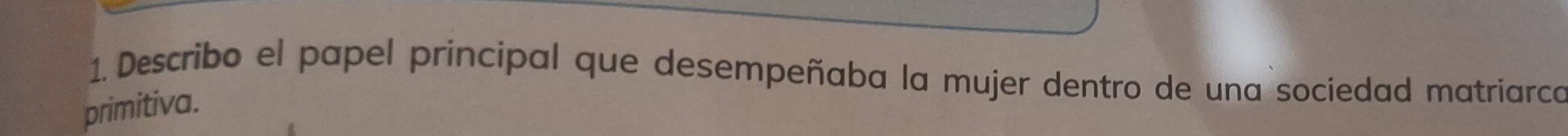 Describo el papel principal que desempeñaba la mujer dentro de una sociedad matriarco 
primitiva.