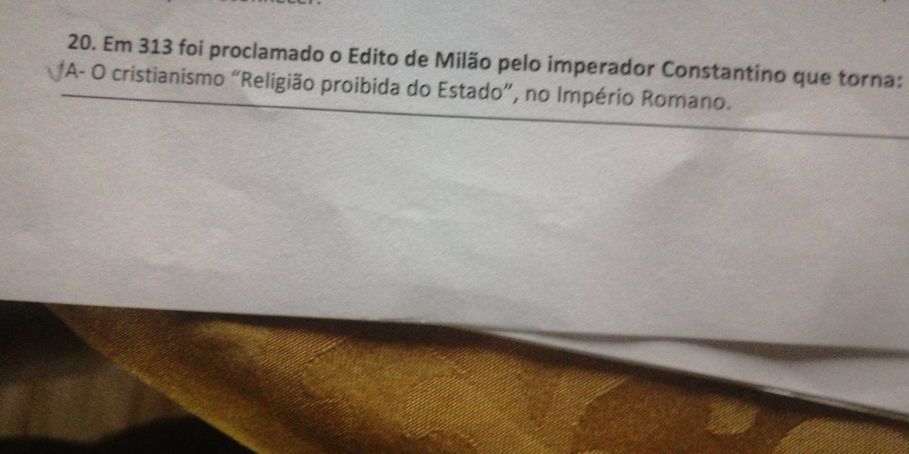 Em 313 foi proclamado o Edito de Milão pelo imperador Constantino que torna:
*A- O cristianismo “Religião proibida do Estado”, no Império Romano.