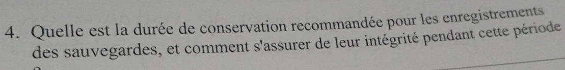 Quelle est la durée de conservation recommandée pour les enregistrements 
des sauvegardes, et comment s'assurer de leur intégrité pendant cette période