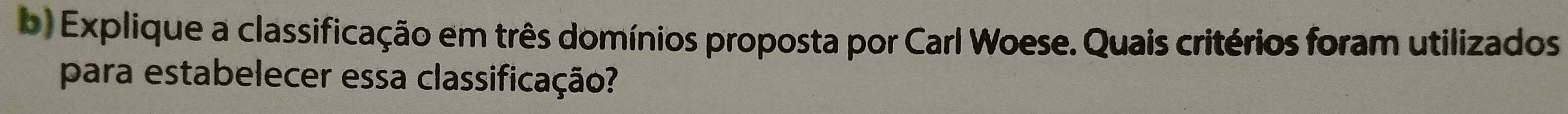 Explique a classificação em três domínios proposta por Carl Woese. Quais critérios foram utilizados 
para estabelecer essa classificação?