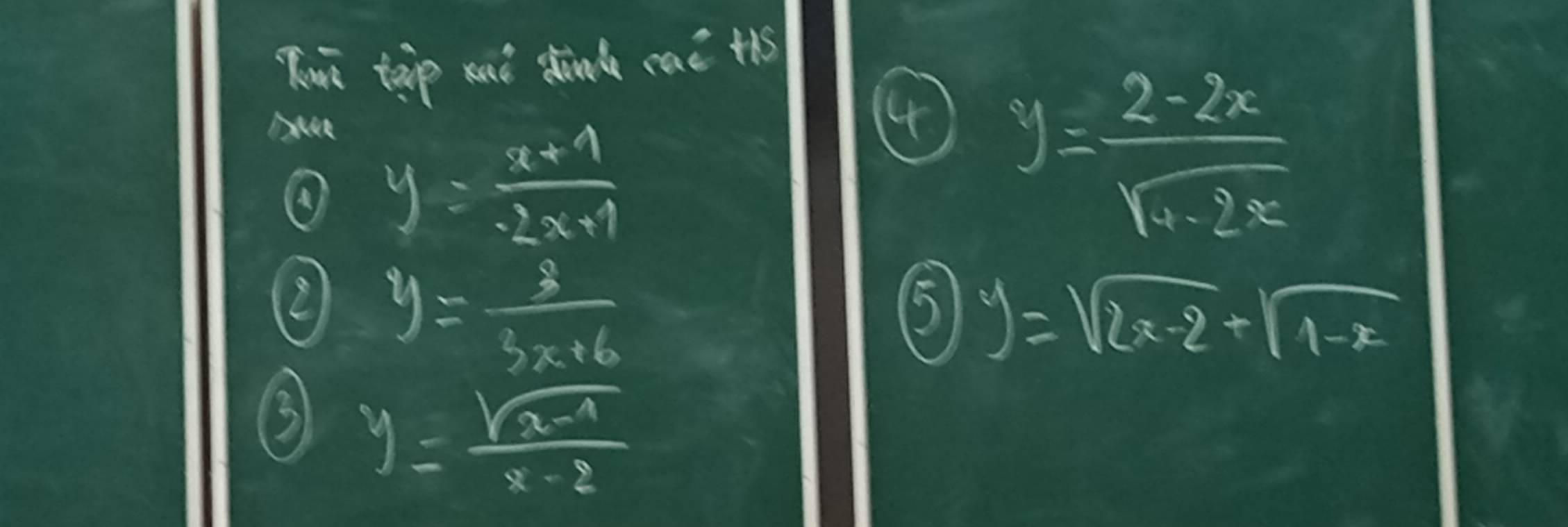 Towt teip nut sind cac +is
④ y= (x+1)/-2x+1 
④ y= (2-2x)/sqrt(x-2x) 
② y= 8/3x+6 
⑤ y=sqrt(2x-2)+sqrt(1-x)
③ y= (sqrt(x-1))/x-2 