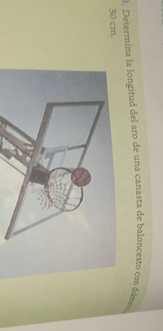 Determina la longitud del aro de una canasta de baloncesto con diámeto
30 cm.