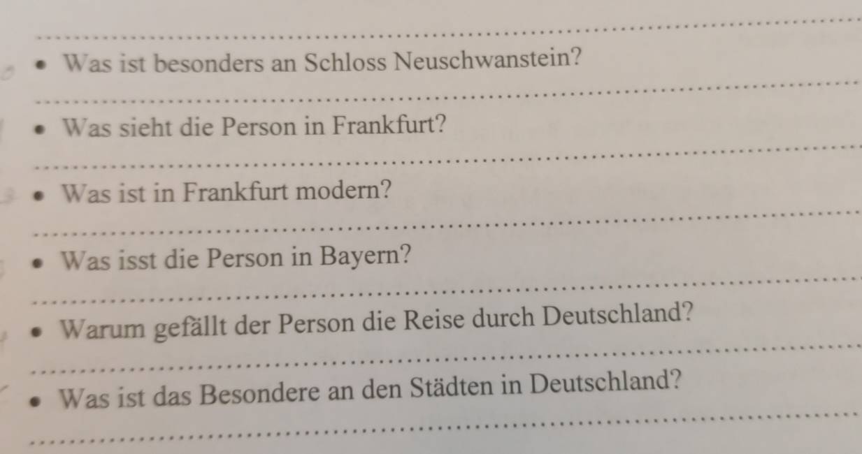 Was ist besonders an Schloss Neuschwanstein? 
Was sieht die Person in Frankfurt? 
Was ist in Frankfurt modern? 
Was isst die Person in Bayern? 
Warum gefällt der Person die Reise durch Deutschland? 
Was ist das Besondere an den Städten in Deutschland?