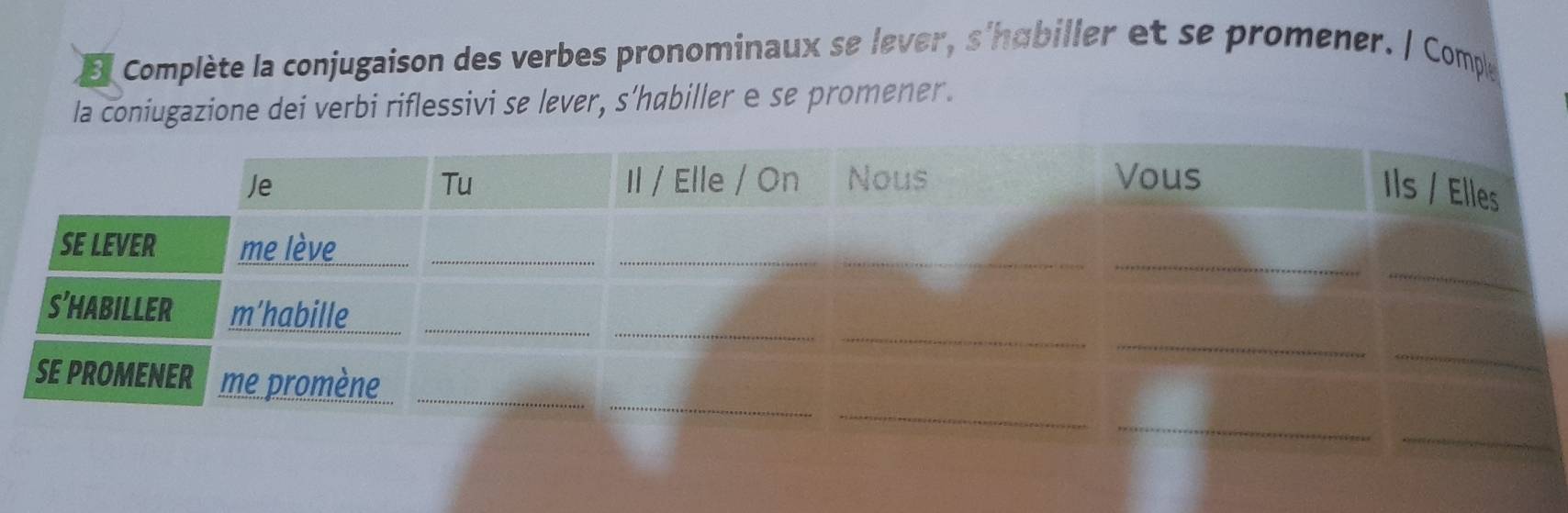 Complète la conjugaison des verbes pronominaux se lever, s'habiller et se promener. / Comple 
la coniugazione dei verbi riflessivi se lever, s’habiller e se promener.