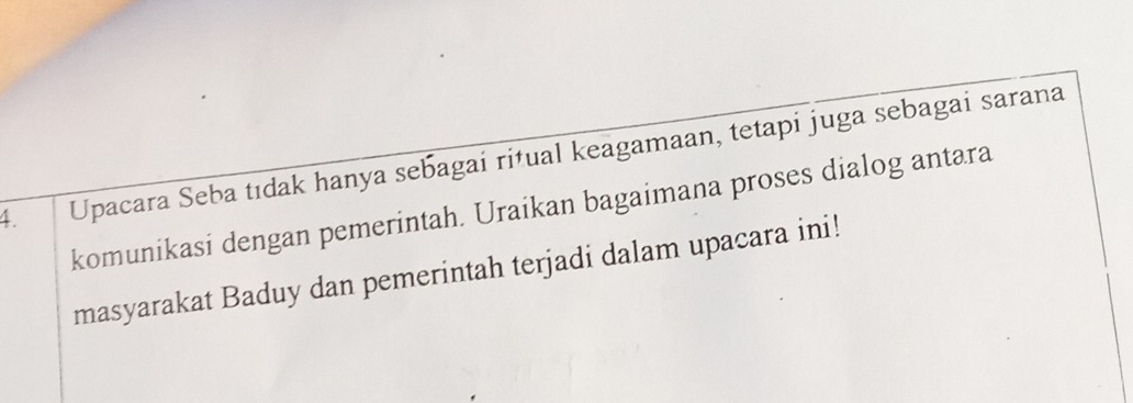 Upacara Seba tıdak hanya sebagai ritual keagamaan, tetapi juga sebagai sarana 
komunikasi dengan pemerintah. Uraikan bagaimana proses dialog antara 
masyarakat Baduy dan pemerintah terjadi dalam upacara ini!