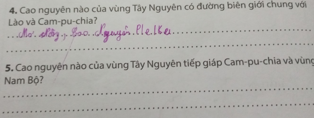 Cao nguyên nào của vùng Tây Nguyên có đường biên giới chung với 
_ 
Lào và Cam-pu-chia? 
_ 
5. Cao nguyên nào của vùng Tây Nguyên tiếp giáp Cam-pu-chia và vùng 
_ 
Nam Bộ? 
_