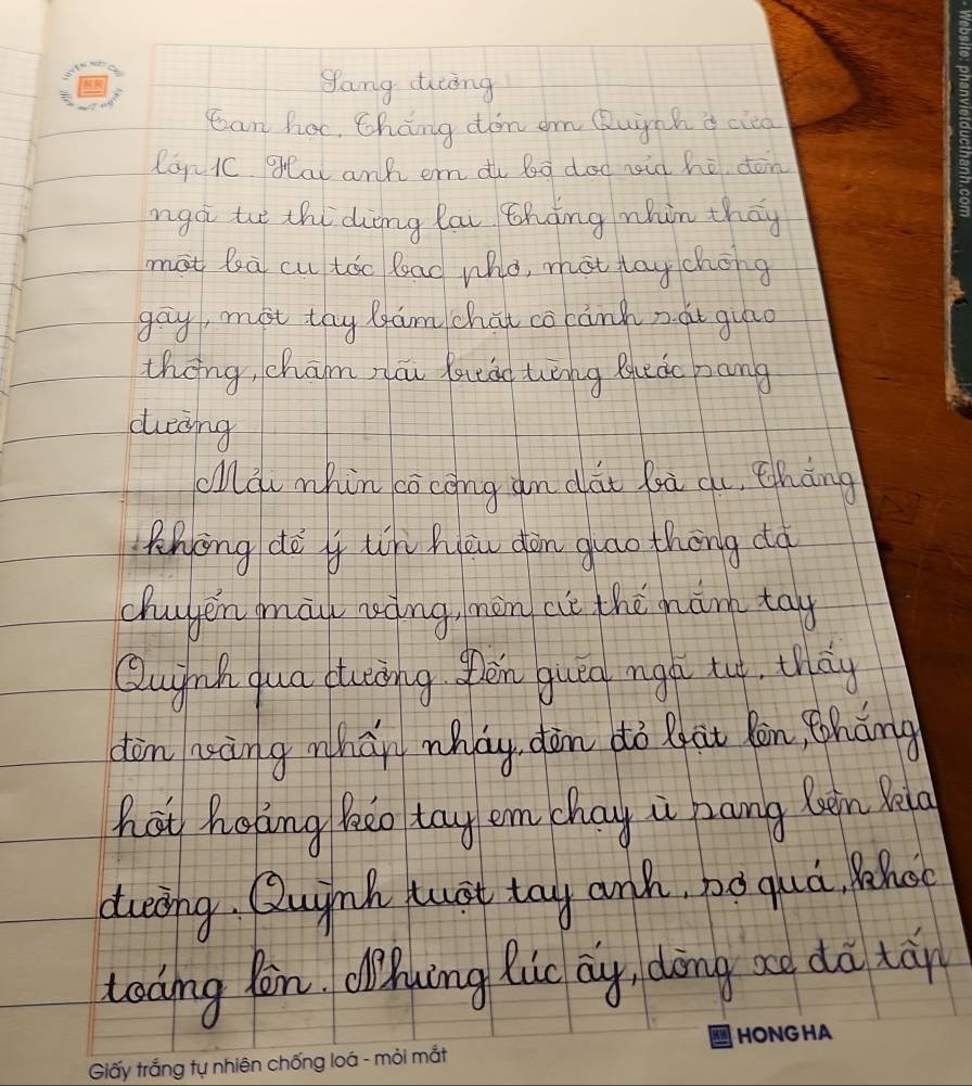 gang duiing 
can hoc, Chang don dm Quich cica 
lay Ic. gai anh em dh bg doo aid hé don 
nga tu thiding lau thàng mhin thay 
màt bà cu tóc Bao who, mst tay chóng 
gay, mot thy gám chat co rành n ǎt guao 
thōng, cham zāu quáo uòng Buào pang 
dueing 
du mhin cōcèng àn dái bà qu, chāng 
Zhing do g un hou dàn guao thōng dà 
chugen may nàng, màn aè the màm tay 
Quynh qua duing pen quea ngá xut, thay 
dàn asàng mhán mhay dàn dò Bàt xàin, Bhāng 
hat holing leeo tay om chay i hang Kin Rela 
duing. Quinh tuat tay anh po quá heo 
toding Jn dhing Ruc ay, dòng ag dà tán