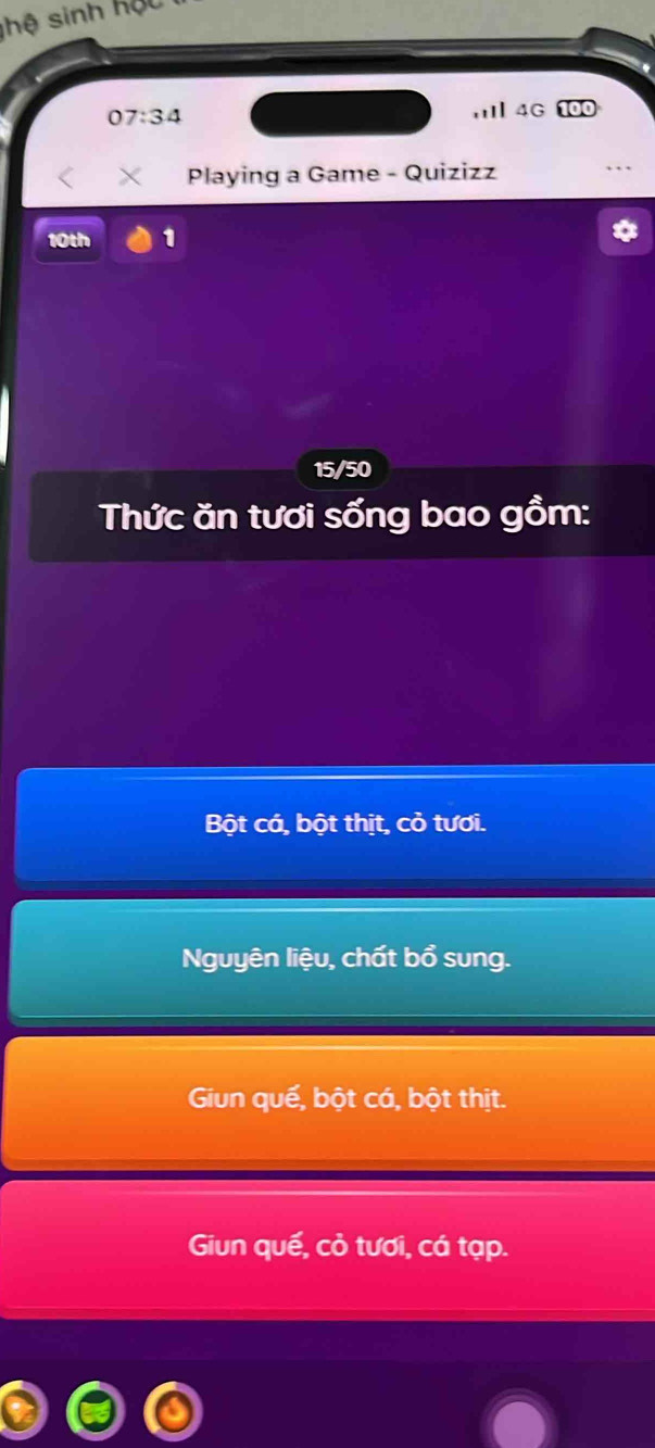 hệ sinh hộ c 
07:34 
Playing a Game - Quizizz
10th 1
15/50
Thức ăn tươi sống bao gồm:
Bột cá, bột thịt, cỏ tươi.
Nguyên liệu, chất bổ sung.
Giun quế, bột cá, bột thịt.
Giun quế, cỏ tươi, cá tạp.