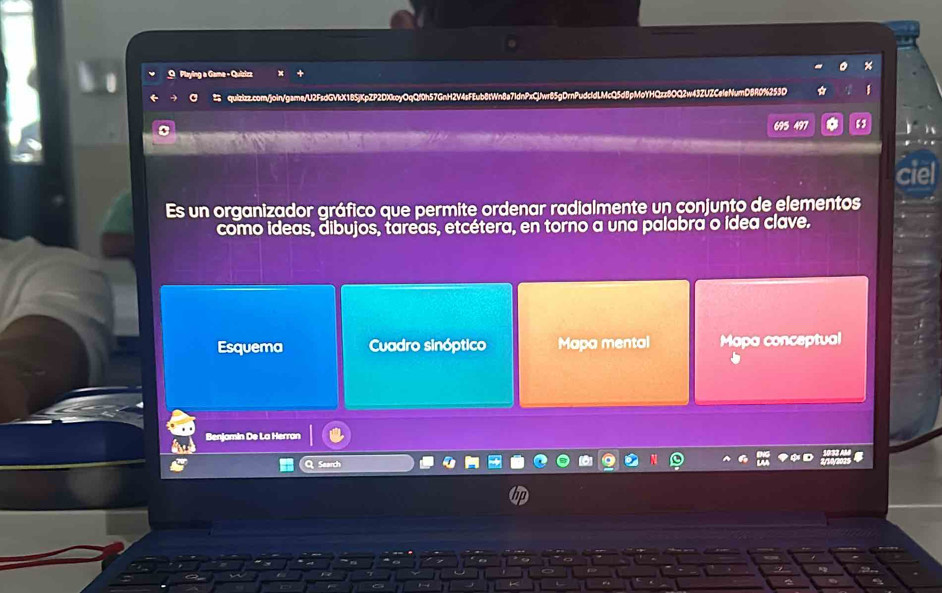 Playing a Gama - Quizizz 
quizizz.com/join/game/U2FsdGVkX185jKpZP2DXkoyOqQf0h57GnH2V4sFEub8tWn8a7IdnPxCJwr85gDrnPudcfdLMcQ5d8pMoYHQzz8OQ2w43ZUZCefeNumD8R0%253D 
695 497 
Es un organizador gráfico que permite ordenar radialmente un conjunto de elementos 
como ideas, dibujos, tareas, etcétera, en torno a una palabra o idea clave. 
Esquema Cuadro sinóptico Mapa mental Mapa conceptual 
Benjamin De La Herran