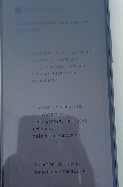 MOLTIFLE-CHOICE QUESTION
¿Cúales son las funciones originarias de
los metales?
Creación de estructuras
(puentes, edifcios
. . 。 ), coches, aviones,
cohetes espaciales,
maquinaria ...
Creción de robótica,
quimioterapia,
transportes, paisajes
urbanos,
telecomunicaciones ...
Creación de joyas,
monedas y utensilios