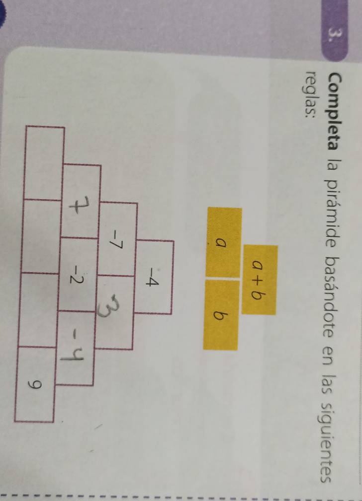 Completa la pirámide basándote en las siguientes
reglas: