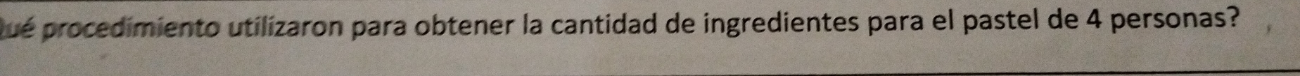 Qué procedimiento utilizaron para obtener la cantidad de ingredientes para el pastel de 4 personas?