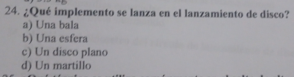 ¿Qué implemento se lanza en el lanzamiento de disco?
a) Una bala
b) Una esfera
c) Un disco plano
d) Un martillo