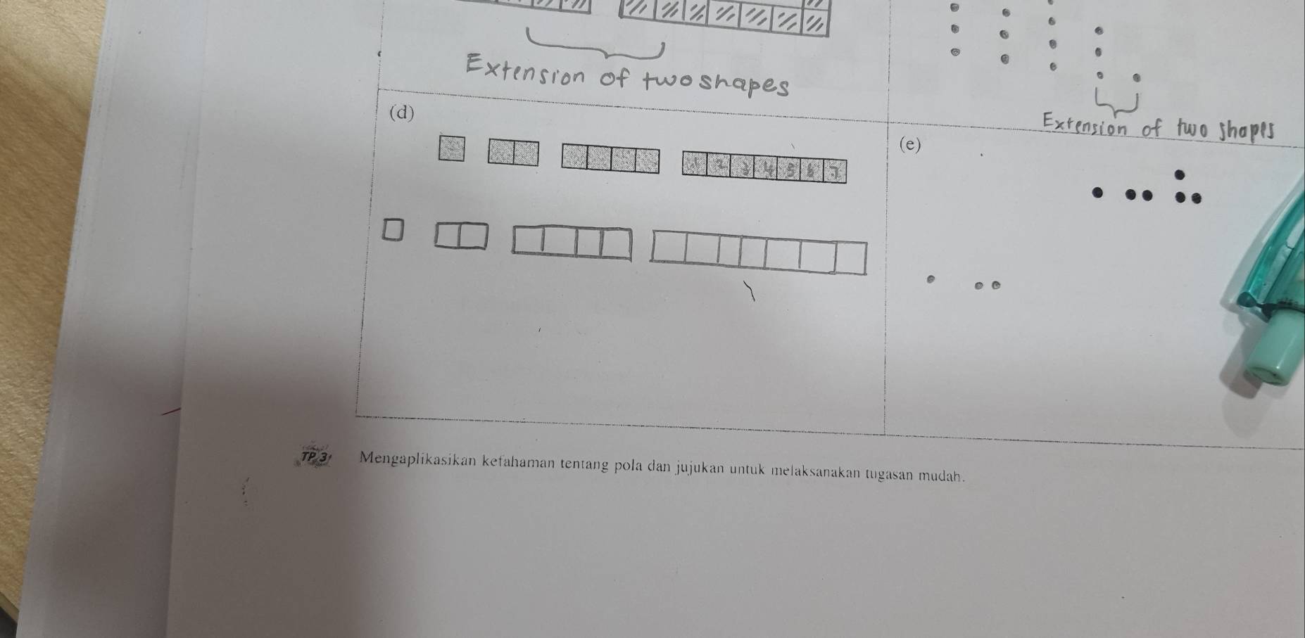 two shapes 
(e) 
tt 2 
Mengaplikasikan kefahaman tentang pola dan jujukan untuk melaksanakan tugasan mudah.